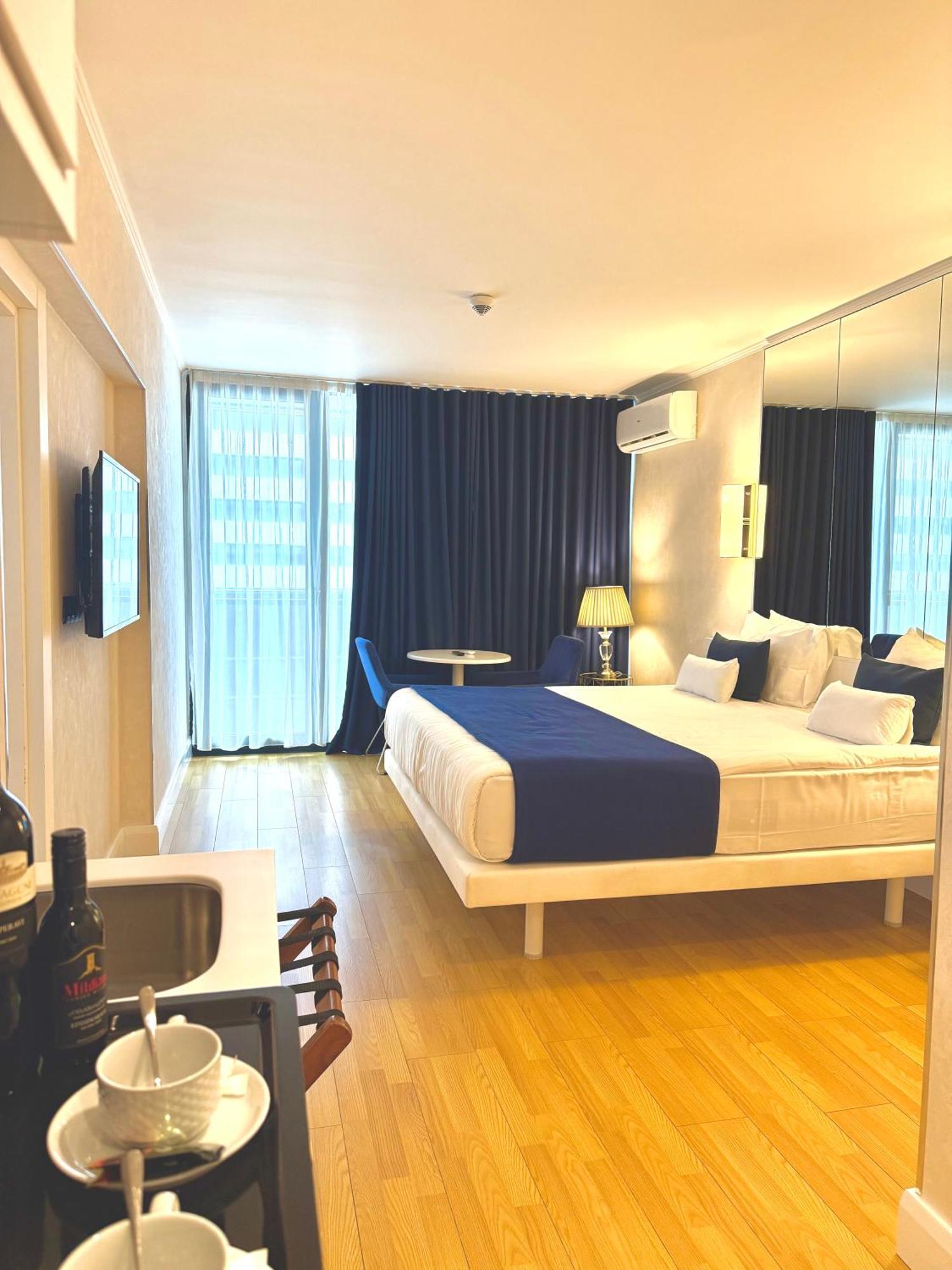 Seaside Vip Hotel Батуми Экстерьер фото